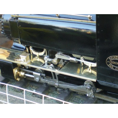 Detailed cast brass 16mm leaf springs.